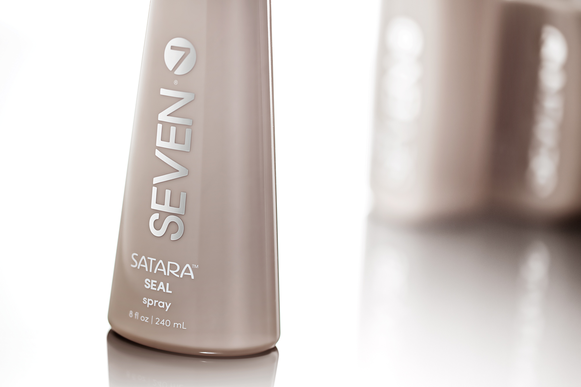 SATARA® SEAL is an anti-frizz spray that is a perfect foundation for styling products.
